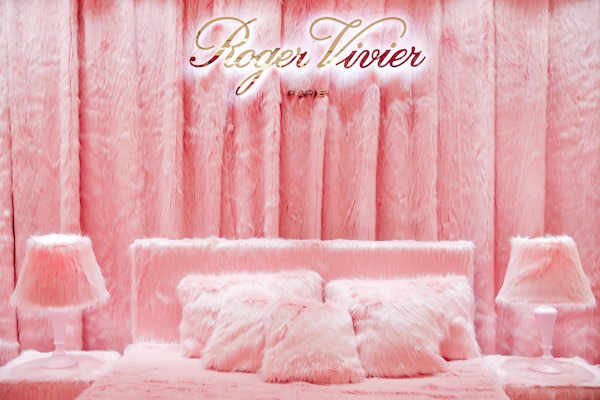 Roger Vivier「Pink Fluffy」限时概念展闪耀登场