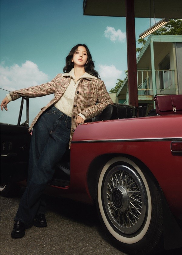 FA25_JISOO_CHECK_LADY_JACKET_RGB.jpg