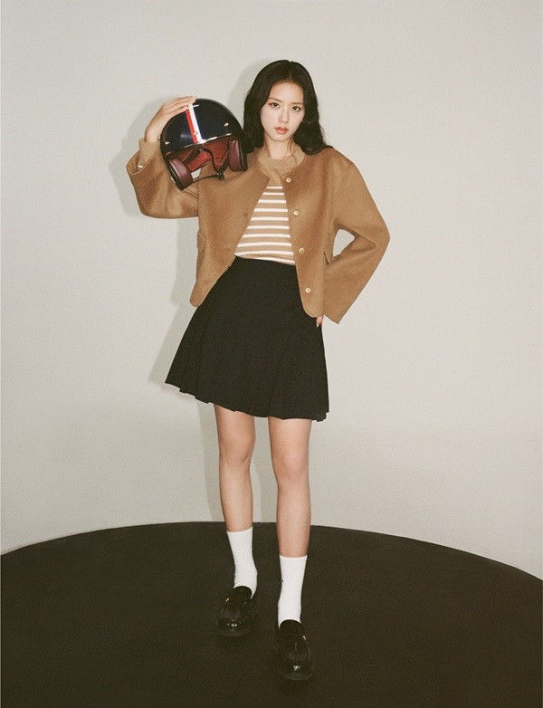 FA25_JISOO_LADY_JACKET_HELMET_RGB.jpg